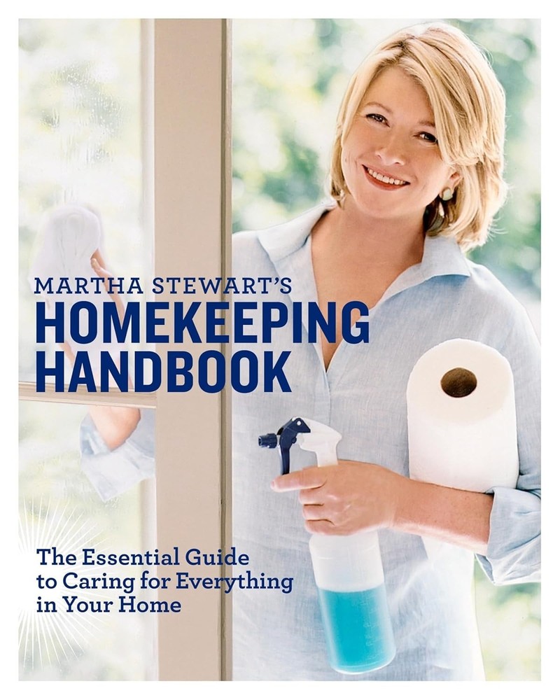 Martha Stewart’s Homekeeping Handbook: The Essential Hardcover 2006 by Martha St