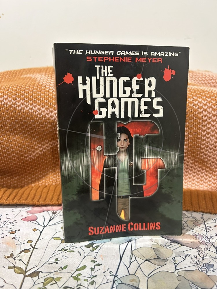 Hunger Games by Suzanne Collins (Trade Paperback)