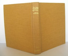 THE COLLECTORS’ ENCYCLOPEDIA OF ANTIQUES PHOEBE PHILLIPS 704 PAGES 1976 HBDJ