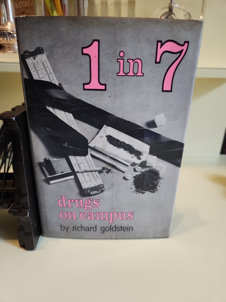 1966 1 IN 7 DRUGS ON CAMPUS BY RICHARD GOLDSTEIN HC COLLECTIBLE VINTAGE BOOK S3