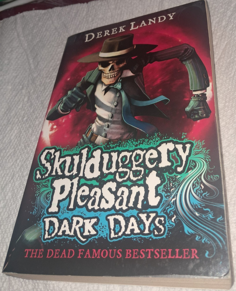 Derek Landy Skulduggery Pleasant Dark Days Fantasy Magic Famous 8th print 2010s
