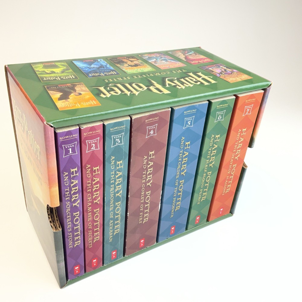 Harry Potter Paperback Boxset #1-7 J. K. Rowling (2009) Scholastic