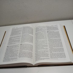Holy Bible: People’s Parallel Edition King James Version/New Living Translation