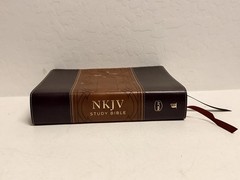 NKJV Study Bible, Leathersoft, Brown, Full-Color Edition, New King James Version