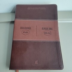 Biblia Reina Valera Revisada RVR Bilingual Bible NKJV Gold Leather NELSON