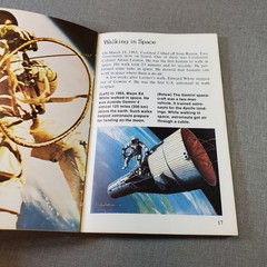 Space Flight Stewart Cowley 1982 Rand McNally Factbooks Illustrated Kids Book