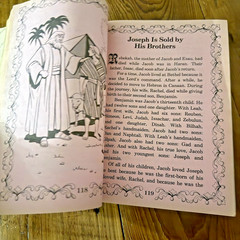A Childs Book of the Bible~Publisher Moby Books~Michael Pellowski~1980~544 Pages