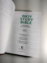 NKJV Study Bible New King James Version, Cranberry Leathersoft, Full-Color 2018