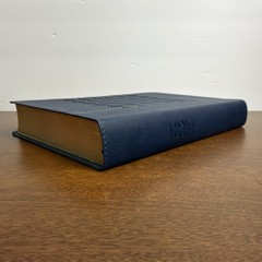 NIV, Wide Margin Bible (A Bible that Welcomes Note-Taking), Leathersoft, Navy