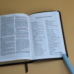 Holy Bible Compact Edition New Living Translation 2007 Tyndale House Leather Bro