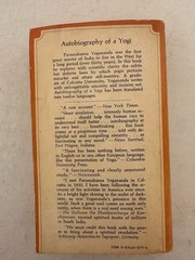 Autobiography of a Yogi by Paramhansa Yogananda (1983, Trade Paperback)