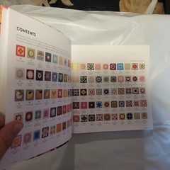 The Ultimate Granny Square Sourcebook: 100 Contemporary Motifs to Mix and M…