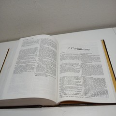 Holy Bible: People’s Parallel Edition King James Version/New Living Translation