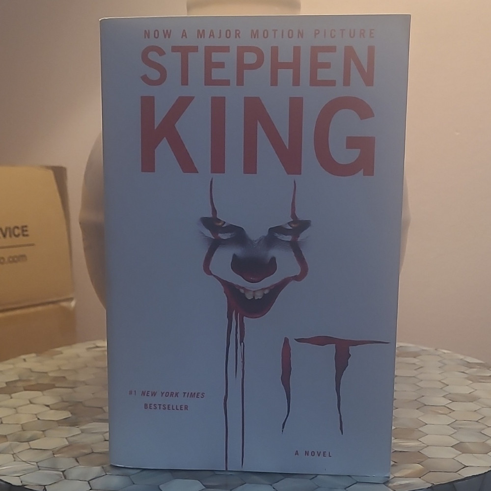 Stephen King IT Scribner Paperback English Horror Novel Film/TV Adaptation