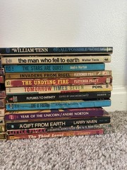 Lot Of 33 Vtg 50s 60s 70s Sci-fi Fantasy Horror Pulp Fiction Paperback Novels