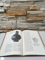 The New York Times Book of Antiques Marvin D. Schwartz Betsy Wade 1972 HCDJ