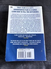 Gift Of Fear – Gavin De Becker – Paperback Survival Signals That Protects Us