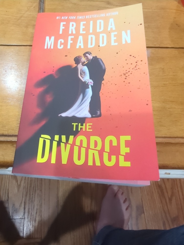 Freida Mcfadden 'The Divorce’ Barnes and Noble Exclusive Edition
