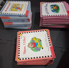 Large Lot of over 130 Scholastic Phonics Readers – Class Sets – FREE SHIPPING
