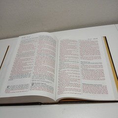 Holy Bible: People’s Parallel Edition King James Version/New Living Translation