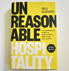 Will Guidara – Unreasonable Hospitality: Giving People More – hardcover Green