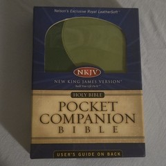 Thomas Nelson NKJV Pocket Companion Bible Green LeatherSoft Faux Leather Bound