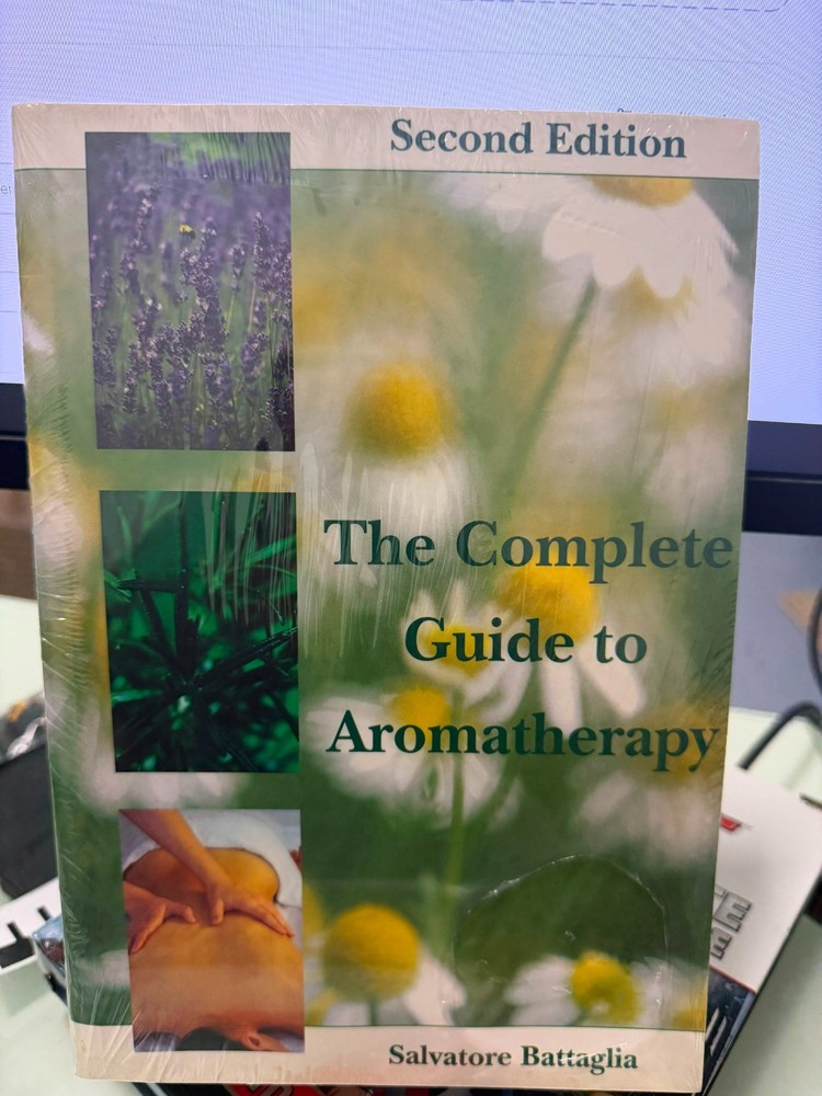The Complete Guide to Aromatherapy, Salvatore Battaglia, 9780646428963