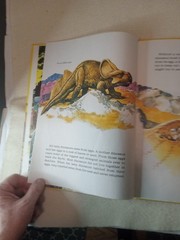 Dinosaurs Giants of the Past by Eileen Daly HC 1976 A Golden Book 12.5 x 9.5 inc