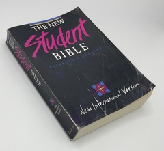 The New Student Bible – New International Version – paperback unknown
