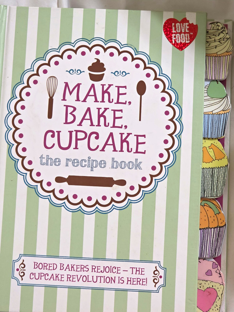 Love Food Make, Bake, Cupcake Recipe Book by Love Food Editors HC Illustrated