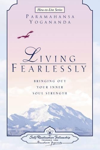 Paramahansa Yogananda Living Fearlessly (Paperback)