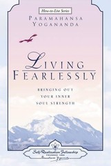 Paramahansa Yogananda Living Fearlessly (Paperback)