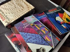 Lot of 22 SINGER SEWING REFERENCE LIBRARY Books/ Magazines Lot