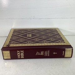 The New American Bible Catholic Parish Edition (11.5″ x 8.5″) 1994 Very Good