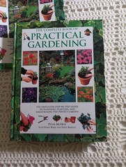 THE COMPLETE BOOK OF PRACTICAL GARDENING Peter McHoy 2001 512 Pages 12×9″ HC DJ