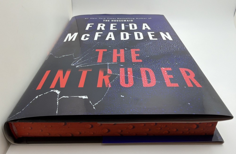 THE INTRUDER by FREIDA MCFADDEN Hardcover, Sprayed Edge Deluxe Mystery THRILLER