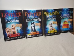 House Sitters Cozy Mystery Series 0-3 lot – By Scarlett Moss Leveled in London..
