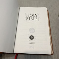 MEV Bible Thinline Reference Brown : Modern English Version by Charisma House…