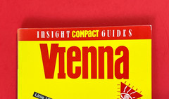 VIENNA ~ Insight Compact Guides ~ Tour Guide ~ 1995 ~ 104 pages