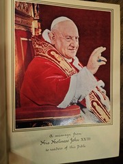 The Family Holy Bible Hawthorn 1966 Red Hardcover Pope John XXIII