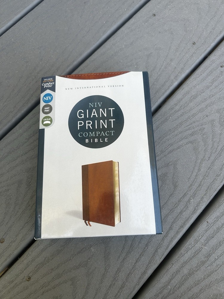 NIV, Giant Print Compact Bible, Leathersoft, Brown, Red Letter, Comfort Prin…