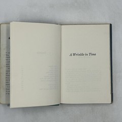 A WRINKLE IN TIME Madeleine L’Engle 1962 1st Ed HC DJ Vintage Blue BCE
