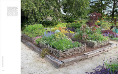 The Elegant and Edible Garden: Design a Dream Kitchen Garden to Fit Your Persona