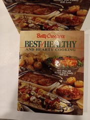 BETTY CROCKER’S BEST OF HEALTHY AND HEARTY COOKING 1998 HB DJ 448 PAGES