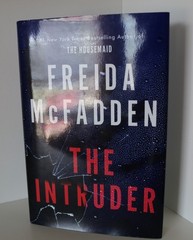 SIGNED The Intruder Freida McFadden Limited FIRST EDITION sprayed Edges hardback