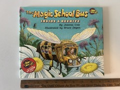 Lot of 9 Vintage Magic School Bus Books…5 Paperback…3 Hardcover…Extras…Stickers