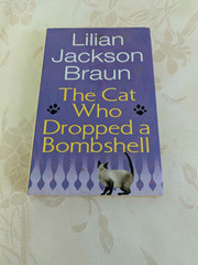 4 „The Cat Who” books by Lilian Jackson Braun, 1 by Rita Mae Brown („Tail Gait”)