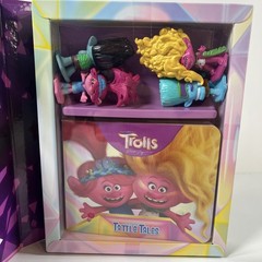 DreamWorks Trolls Figurines & Storybook, 2.25″ figures (Universal Studios!)