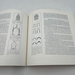 Archetypes in Architecture Thomas Thiis-Evensen Oxford University Press 1991 PB