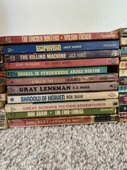 Lot Of 33 Vtg 50s 60s 70s Sci-fi Fantasy Horror Pulp Fiction Paperback Novels
